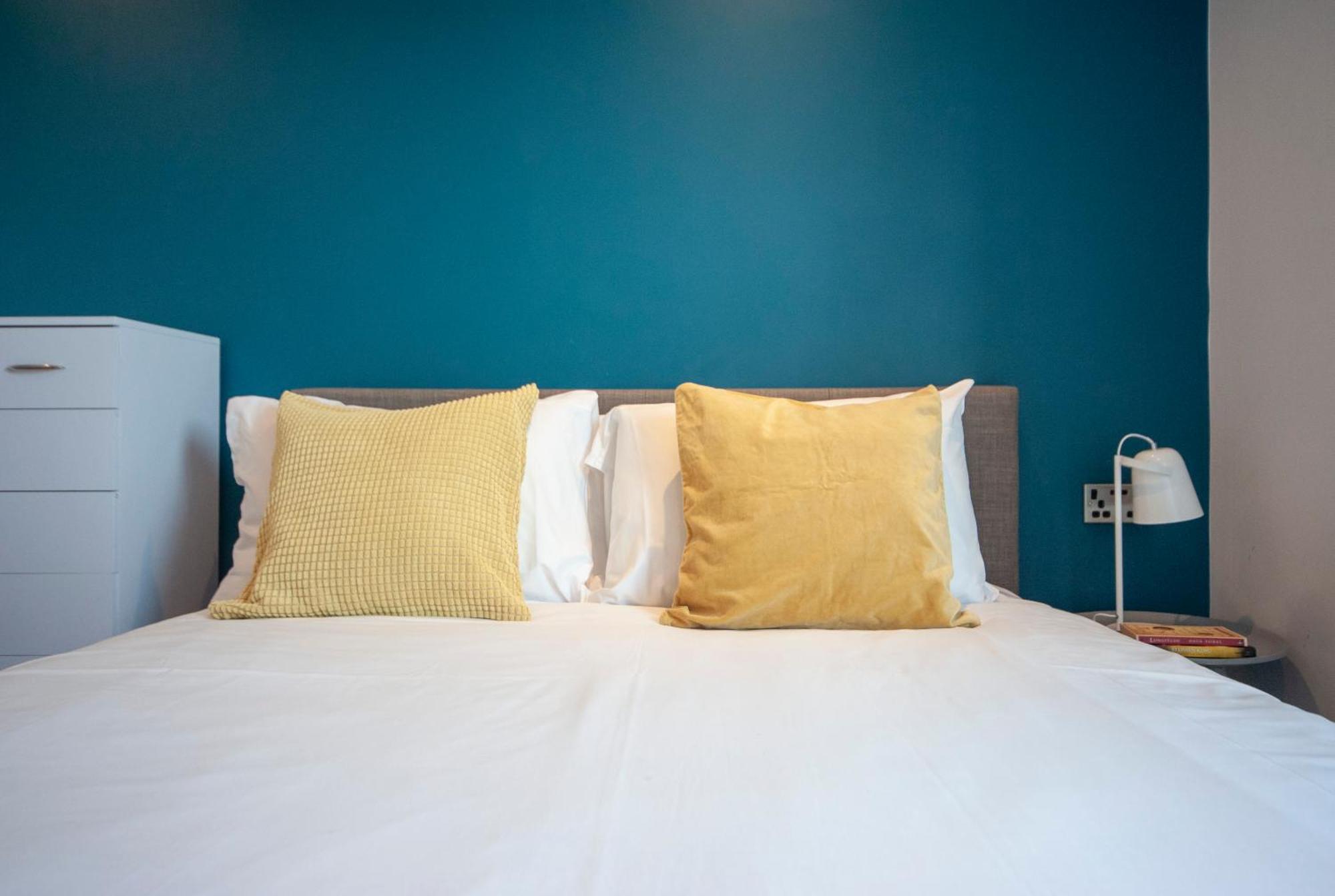 Top Floor Apt - 2 Bed/2 Bath + Private Balcony London Exteriör bild