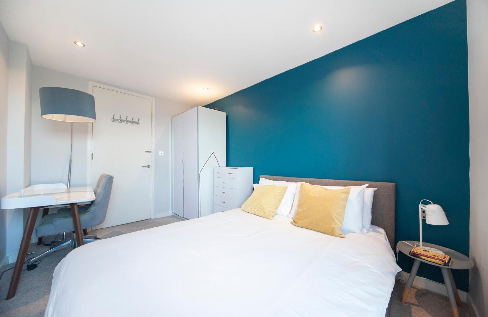 Top Floor Apt - 2 Bed/2 Bath + Private Balcony London Exteriör bild
