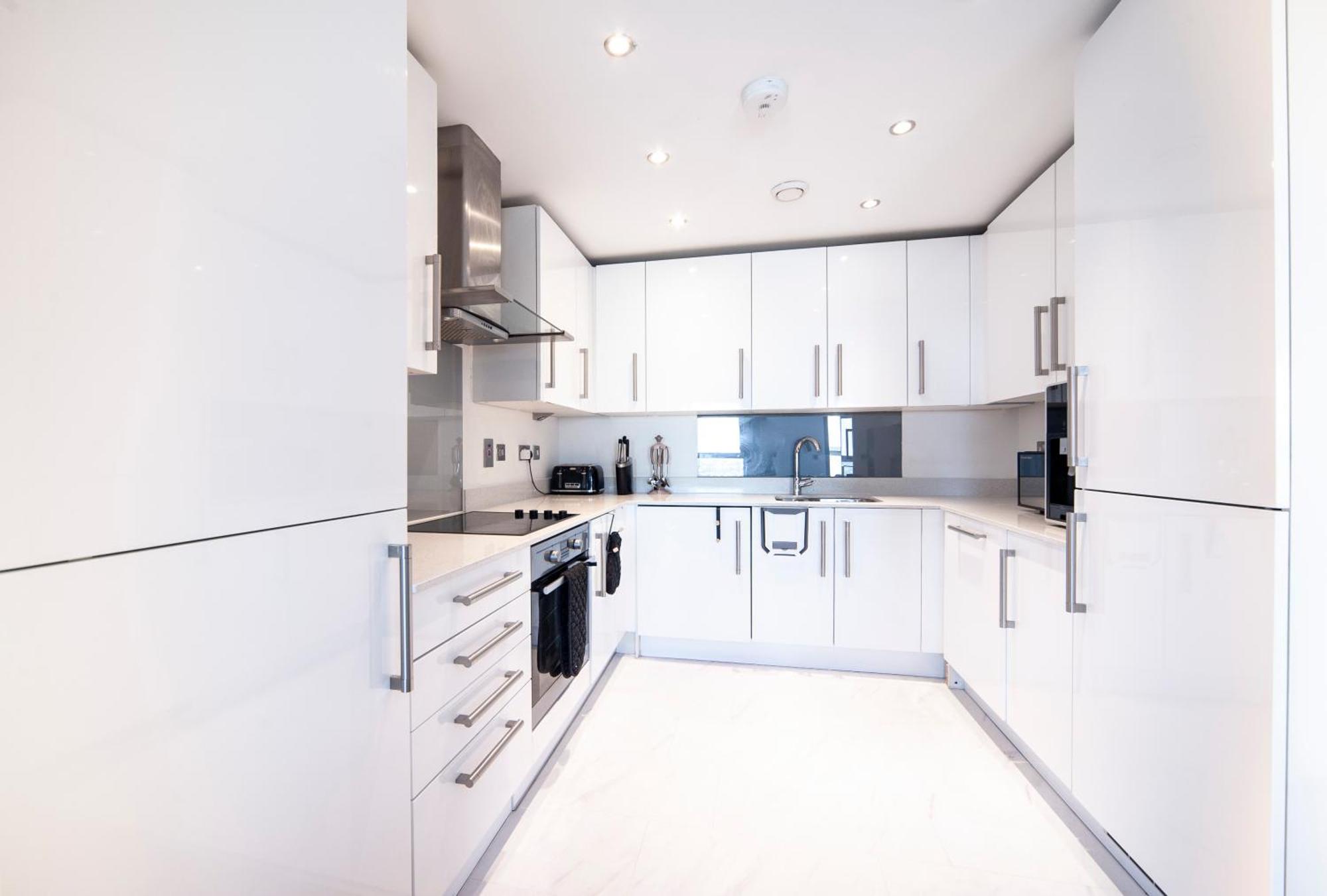 Top Floor Apt - 2 Bed/2 Bath + Private Balcony London Exteriör bild